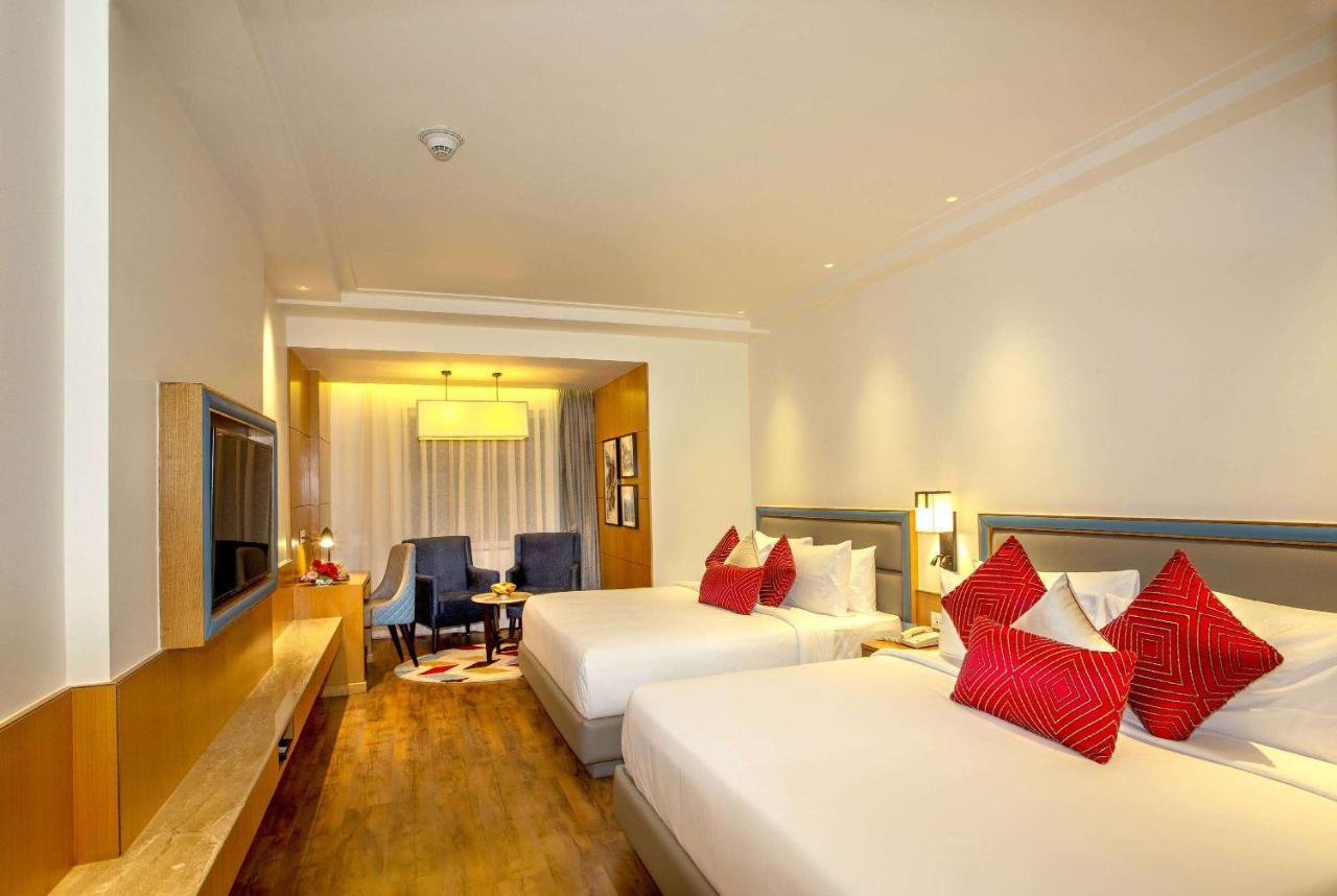 Ramada By Wyndham Katra Station Road Hotel Ngoại thất bức ảnh