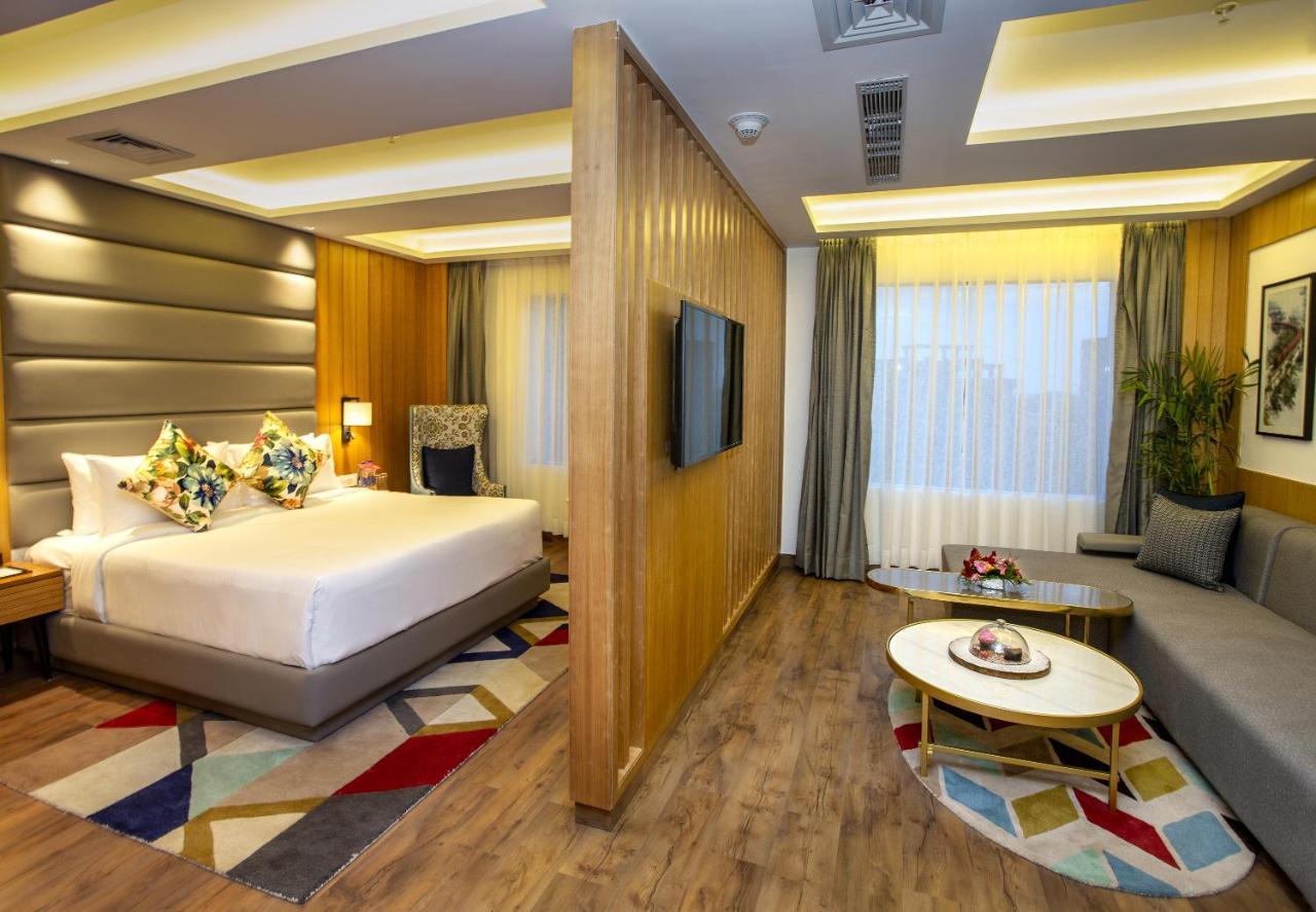 Ramada By Wyndham Katra Station Road Hotel Ngoại thất bức ảnh